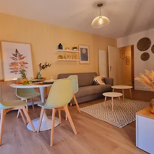 T2 Quartier Mermoz, 2 Places De Parking Privees Appartement